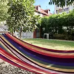 Hostel Urban Garden *