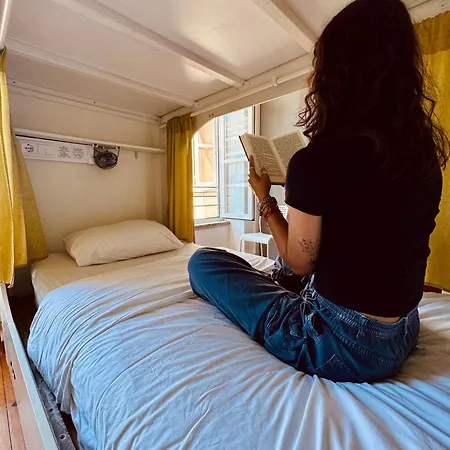 Hostel Urban Garden *